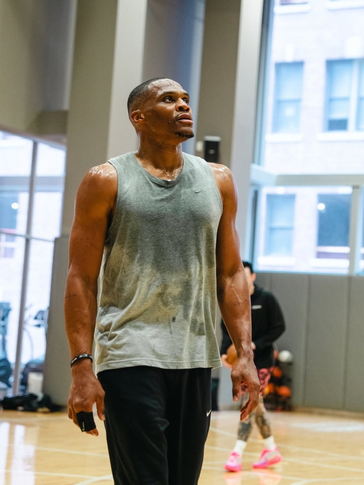 九游官方-为下一站做准备！威少更新社媒 转发一组今日的训练照